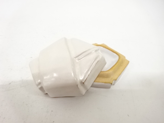 JAPANESE TEA CEREMONY / AKAHADA WARE KOGO INCENSE CONTAINER / KNOT PATTERN